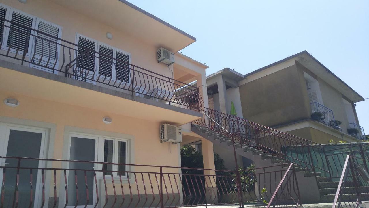 Apartment Skavo Baška Voda Exterior foto